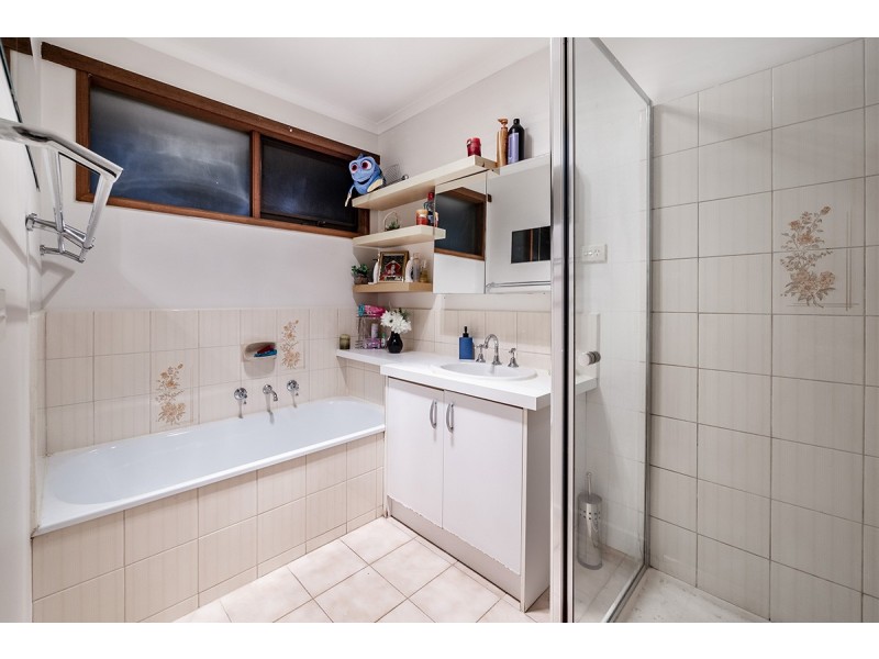 15 Jindalee Gardens, Cranbourne West VIC 3977