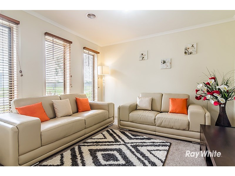 33 Copernicus Circuit, Cranbourne West VIC 3977