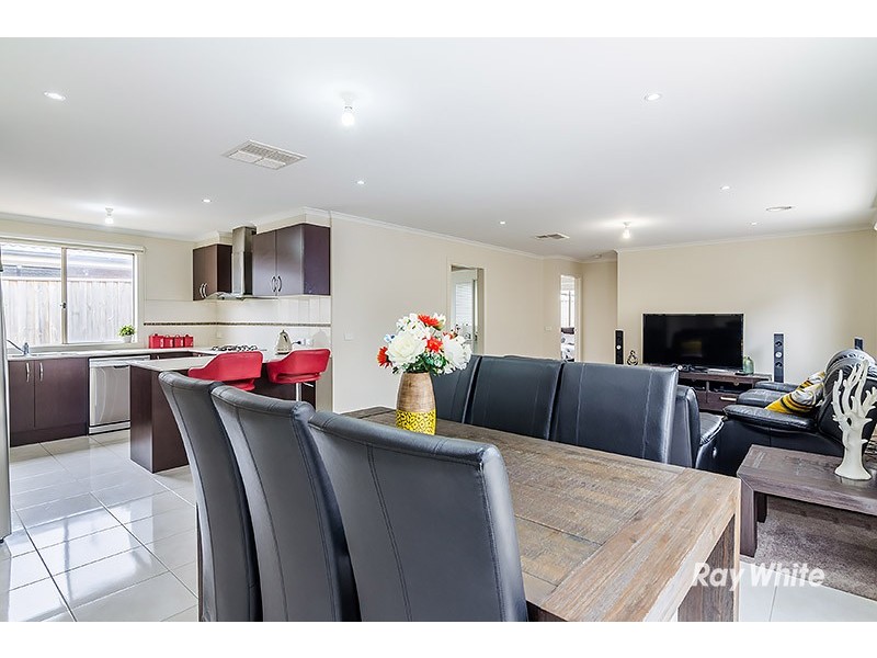 33 Copernicus Circuit, Cranbourne West VIC 3977