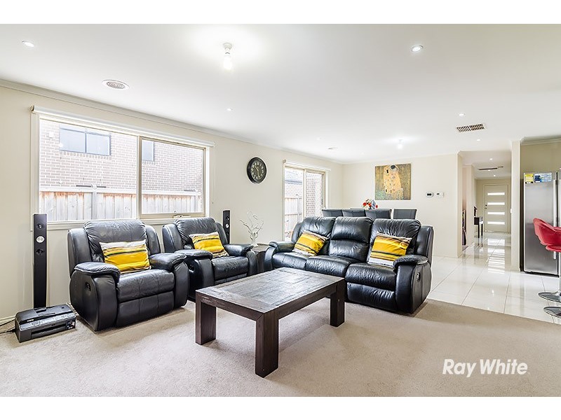 33 Copernicus Circuit, Cranbourne West VIC 3977