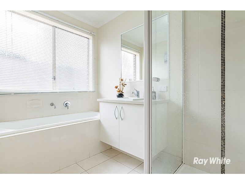 33 Copernicus Circuit, Cranbourne West VIC 3977