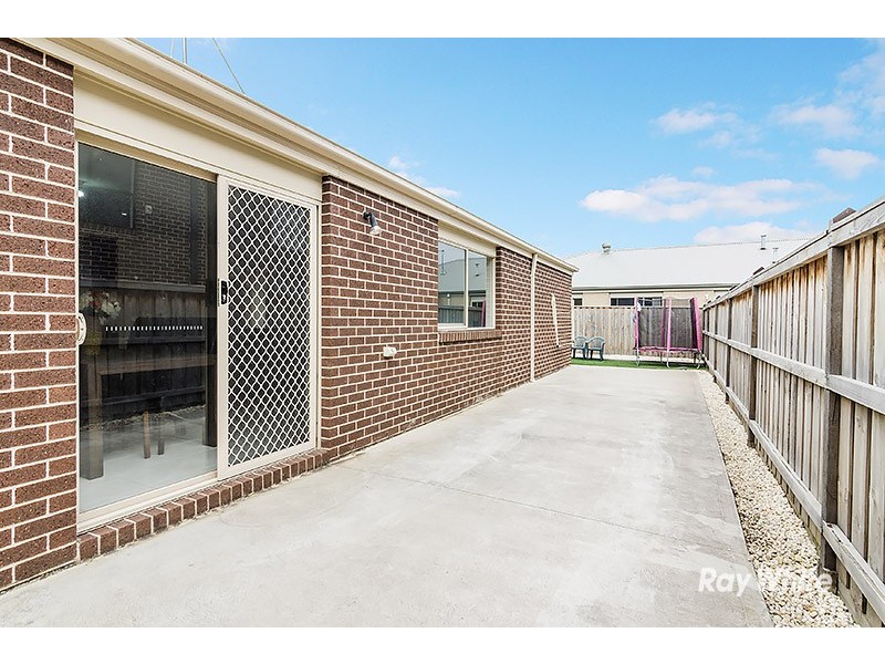 33 Copernicus Circuit, Cranbourne West VIC 3977