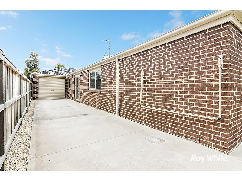 33 Copernicus Circuit, Cranbourne West VIC 3977