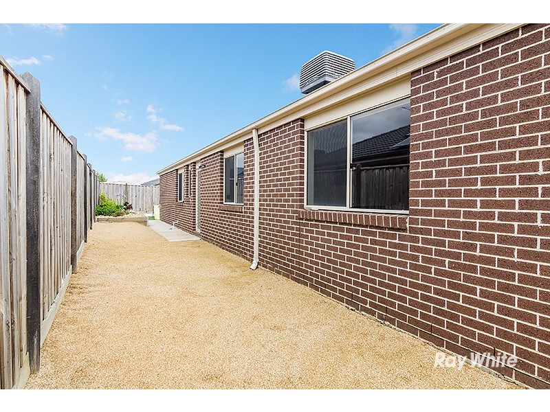 33 Copernicus Circuit, Cranbourne West VIC 3977