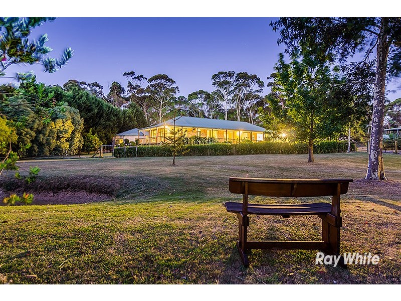 1 Cloverdale Lane, Lysterfield South VIC 3156