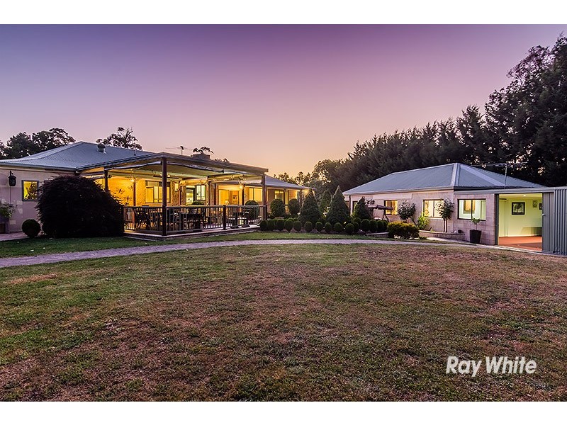 1 Cloverdale Lane, Lysterfield South VIC 3156