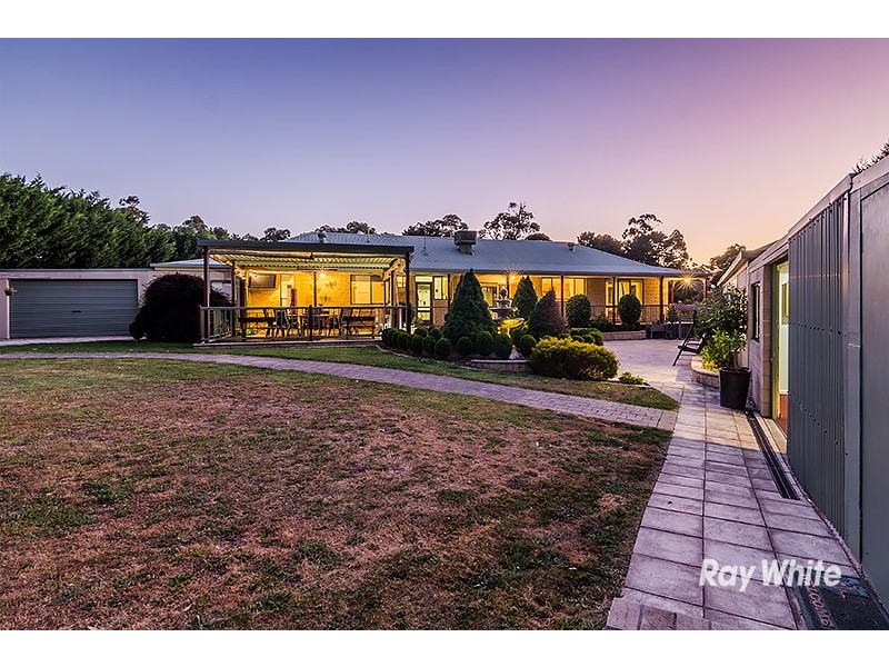 1 Cloverdale Lane, Lysterfield South VIC 3156
