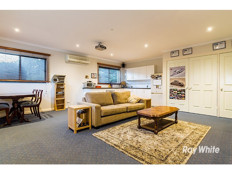 1 Cloverdale Lane, Lysterfield South VIC 3156