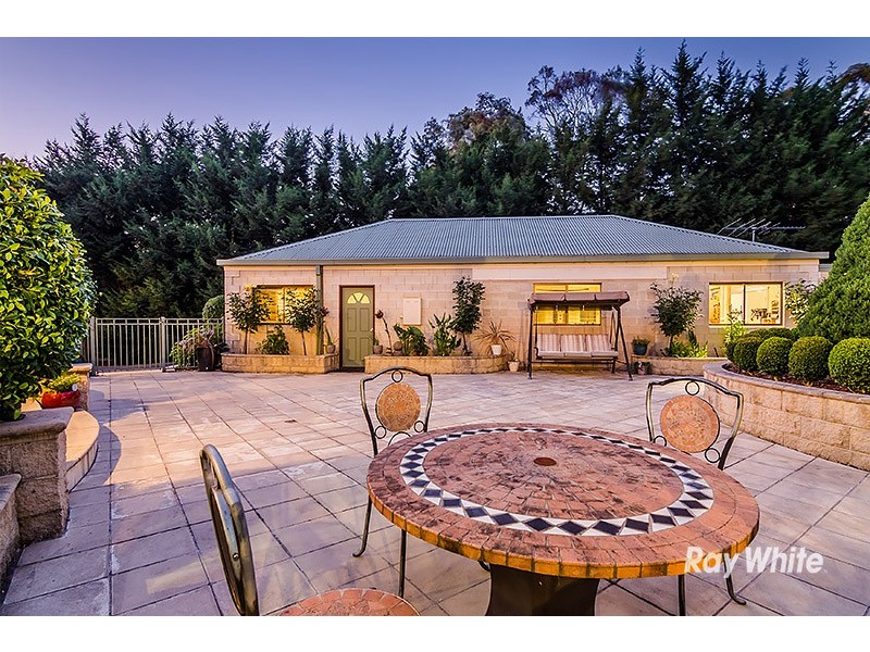 1 Cloverdale Lane, Lysterfield South VIC 3156