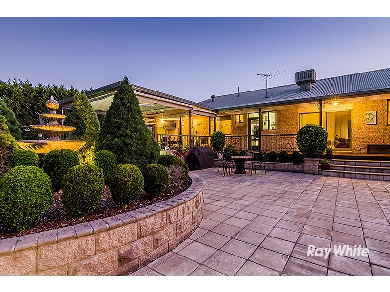 1 Cloverdale Lane, Lysterfield South VIC 3156