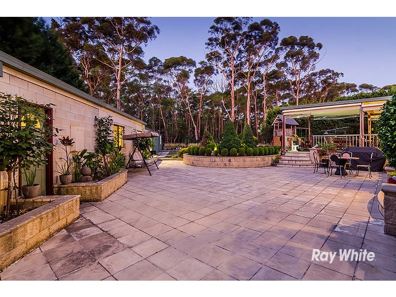 1 Cloverdale Lane, Lysterfield South VIC 3156