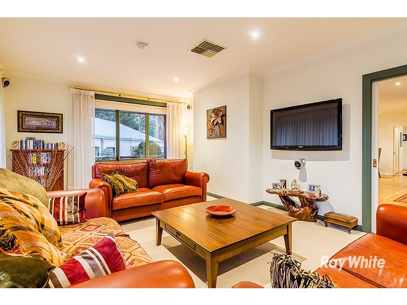 1 Cloverdale Lane, Lysterfield South VIC 3156