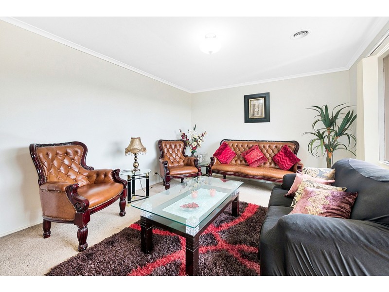 26 Maltravers Crescent, Cranbourne North VIC 3977