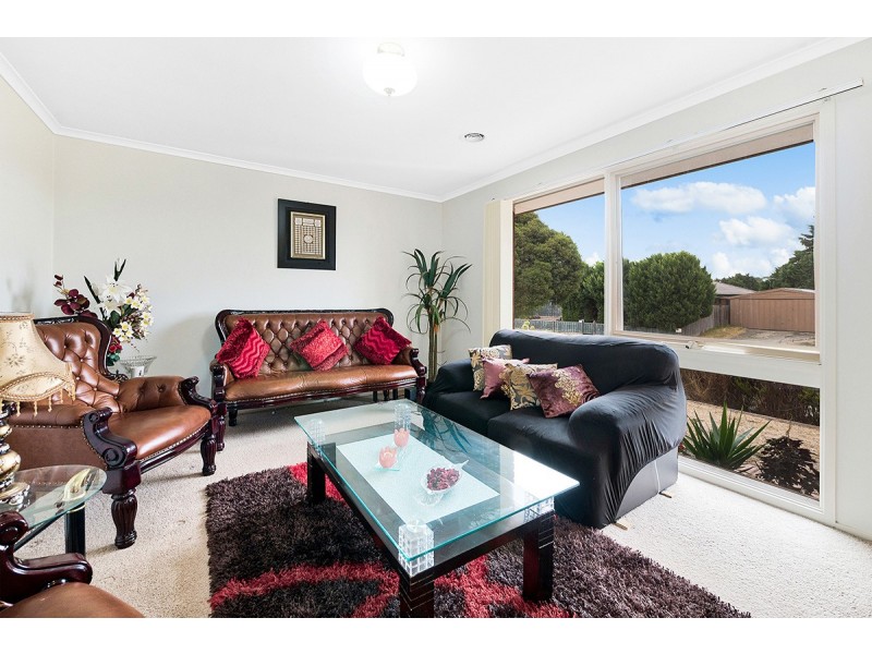 26 Maltravers Crescent, Cranbourne North VIC 3977