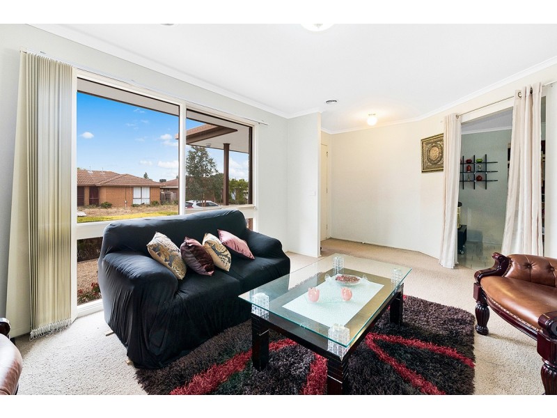 26 Maltravers Crescent, Cranbourne North VIC 3977