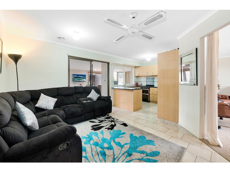 26 Maltravers Crescent, Cranbourne North VIC 3977