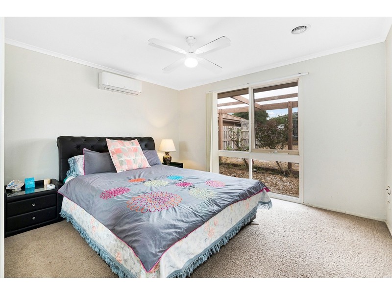 26 Maltravers Crescent, Cranbourne North VIC 3977