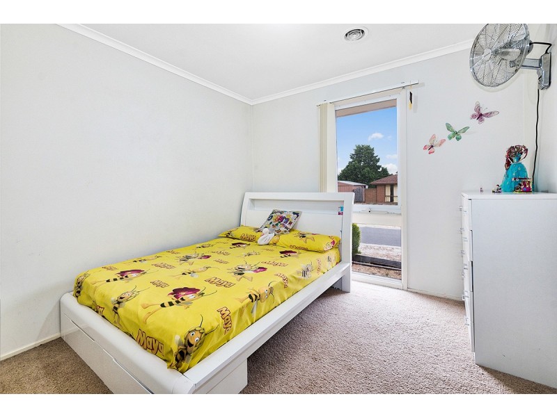 26 Maltravers Crescent, Cranbourne North VIC 3977