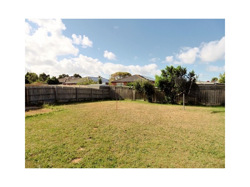 34 Bates Street, Cranbourne West VIC 3977