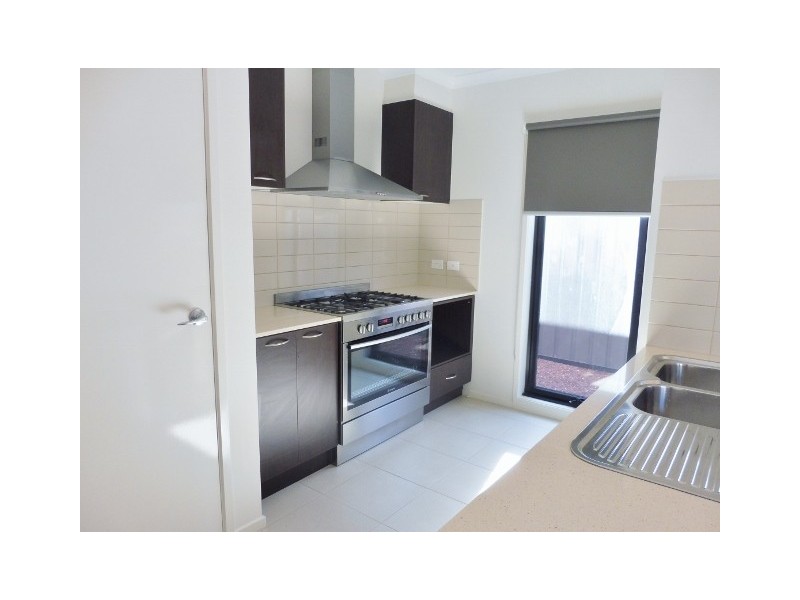 18 Dream Avenue, Clyde North VIC 3978