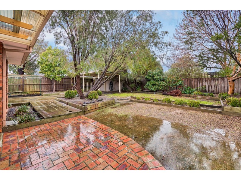 14 Brentwood Avenue, Cranbourne North VIC 3977