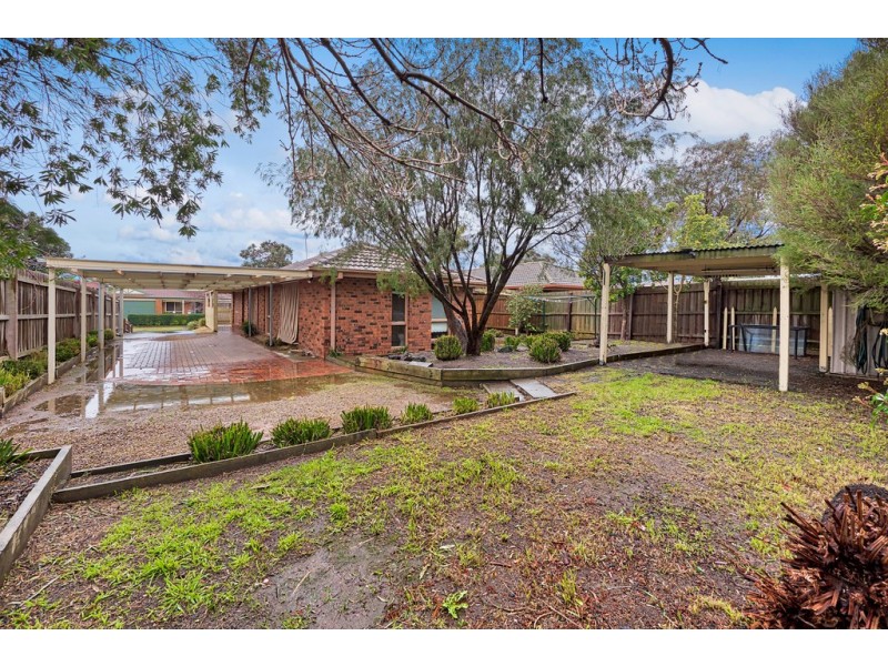 14 Brentwood Avenue, Cranbourne North VIC 3977