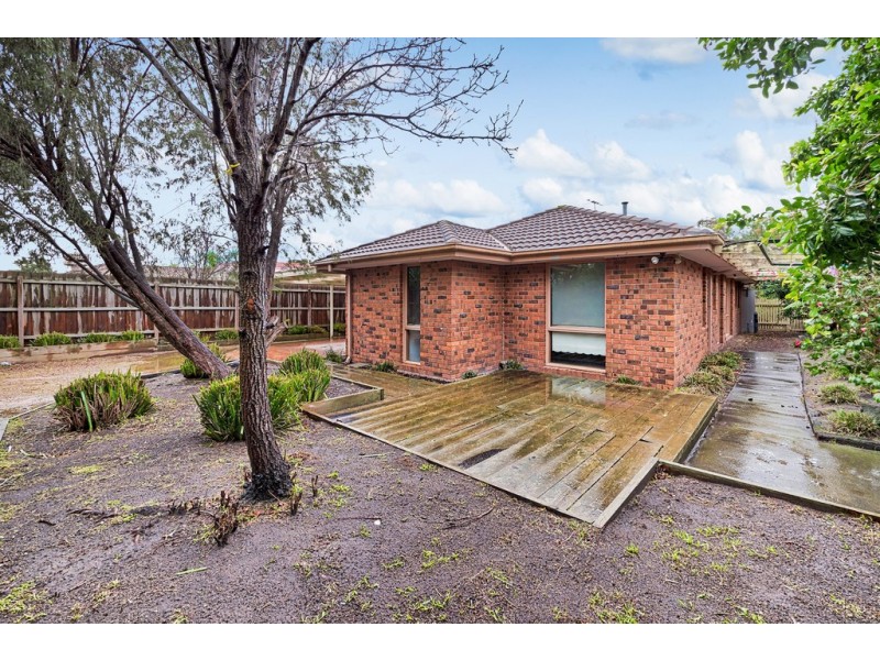 14 Brentwood Avenue, Cranbourne North VIC 3977