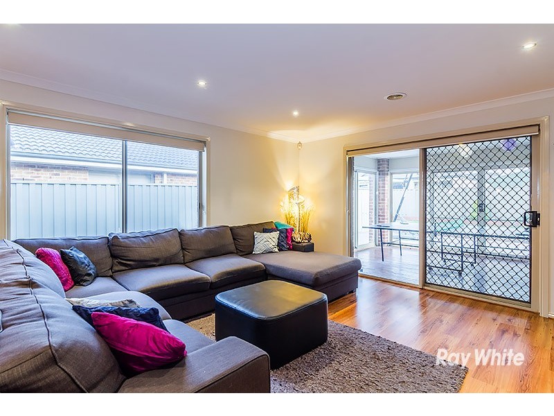 31 Thurvaston Crescent, Cranbourne East VIC 3977