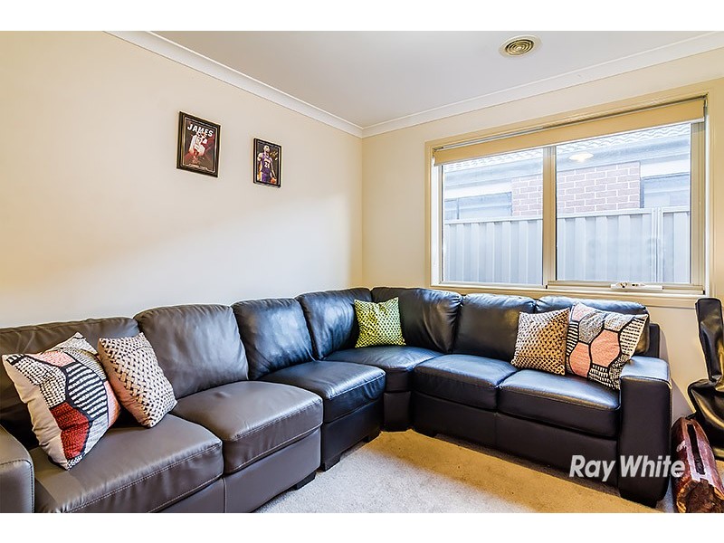 31 Thurvaston Crescent, Cranbourne East VIC 3977