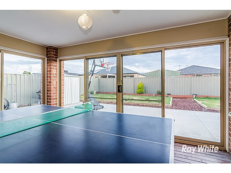 31 Thurvaston Crescent, Cranbourne East VIC 3977