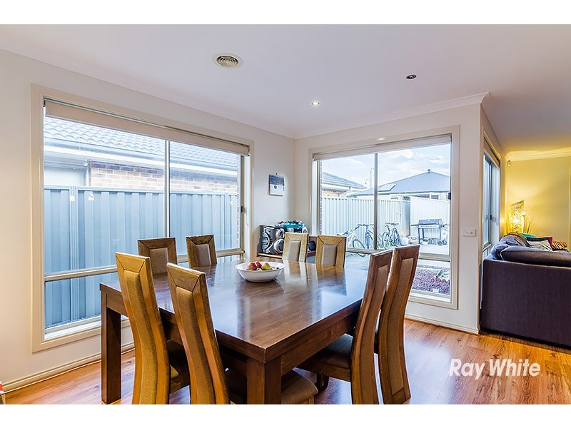 31 Thurvaston Crescent, Cranbourne East VIC 3977