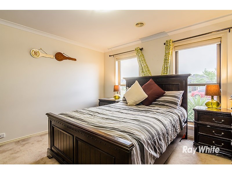 31 Thurvaston Crescent, Cranbourne East VIC 3977