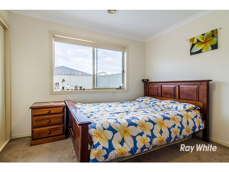 31 Thurvaston Crescent, Cranbourne East VIC 3977