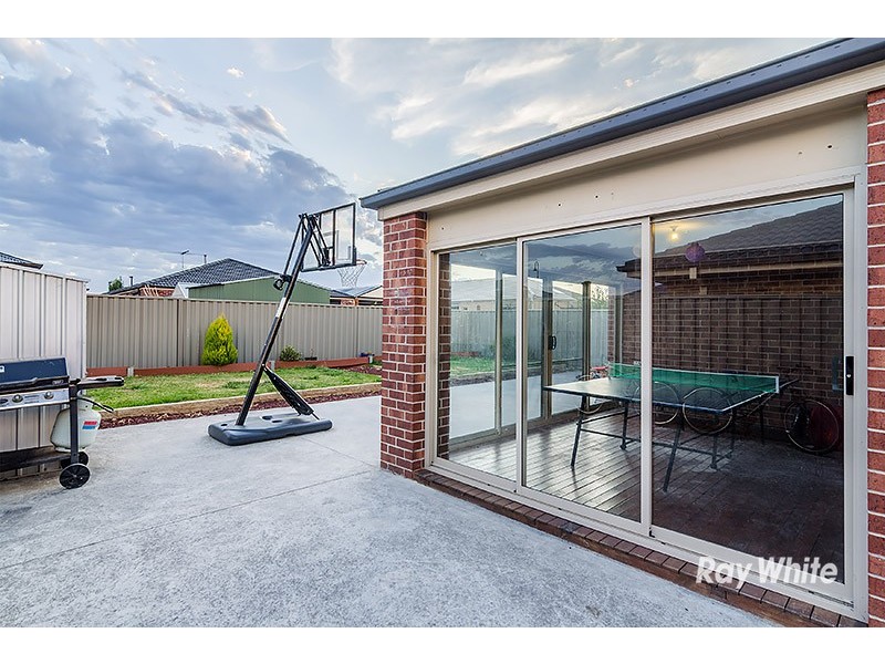 31 Thurvaston Crescent, Cranbourne East VIC 3977