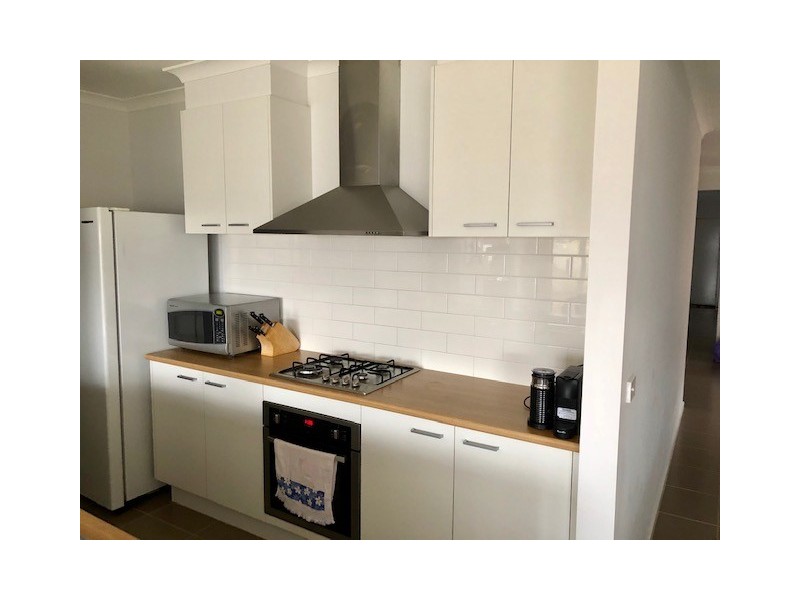 112 Wheelers Park Drive, Cranbourne North VIC 3977