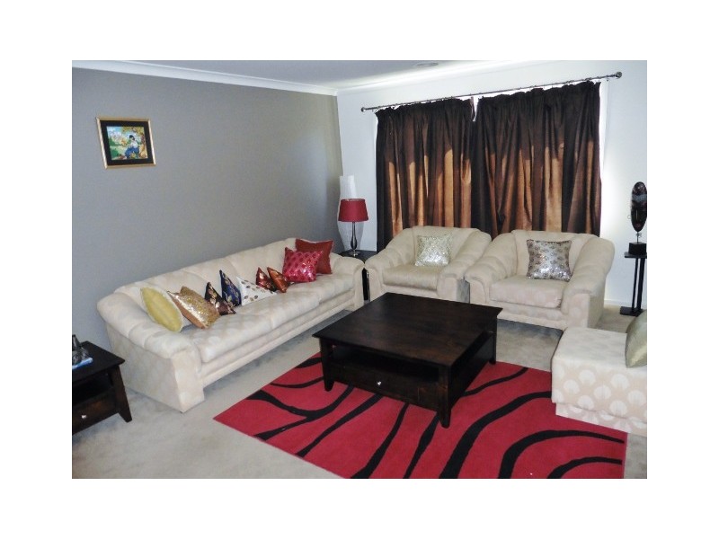 155 Rosebank Drive, Cranbourne North VIC 3977