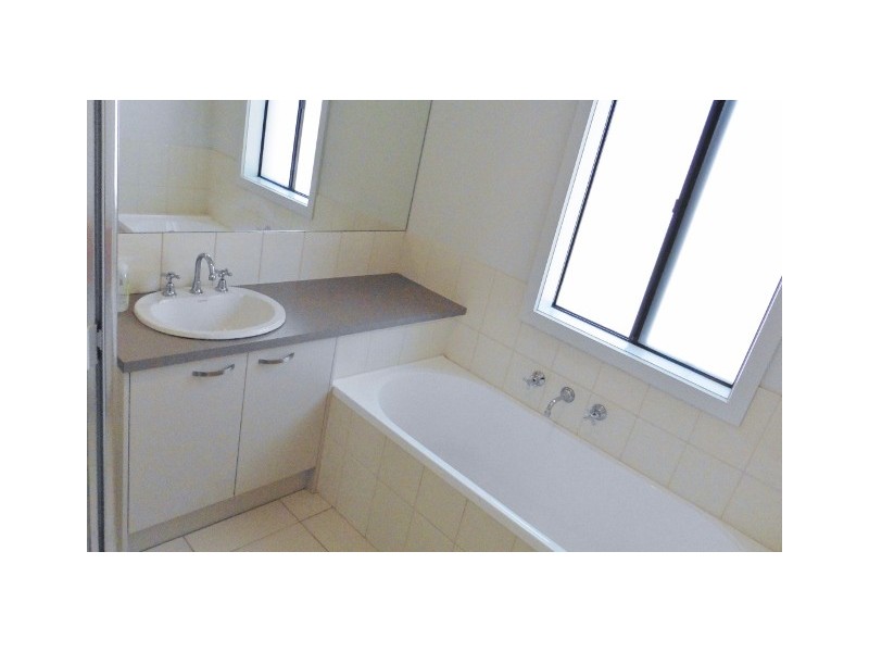 155 Rosebank Drive, Cranbourne North VIC 3977