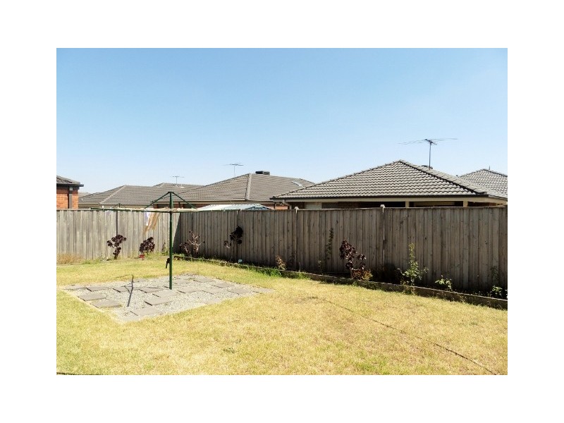 155 Rosebank Drive, Cranbourne North VIC 3977