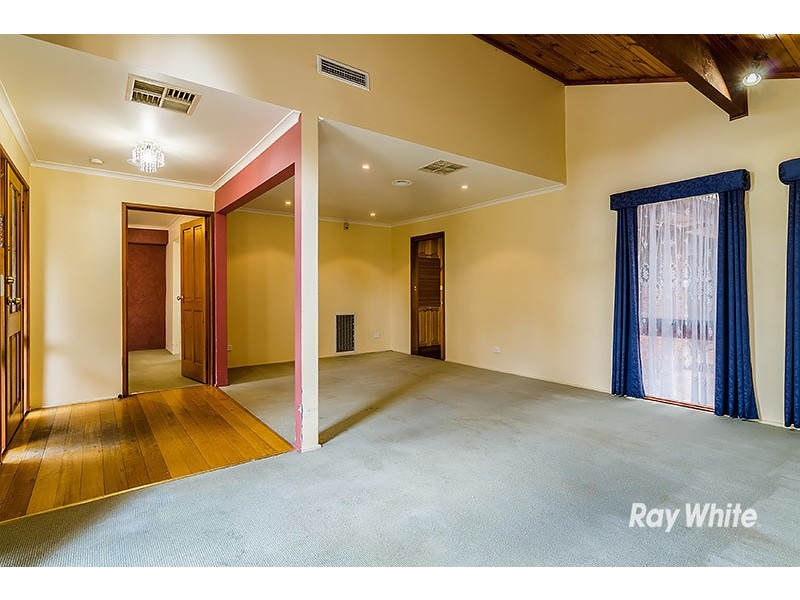 6 Rimfire Crescent, Cranbourne VIC 3977