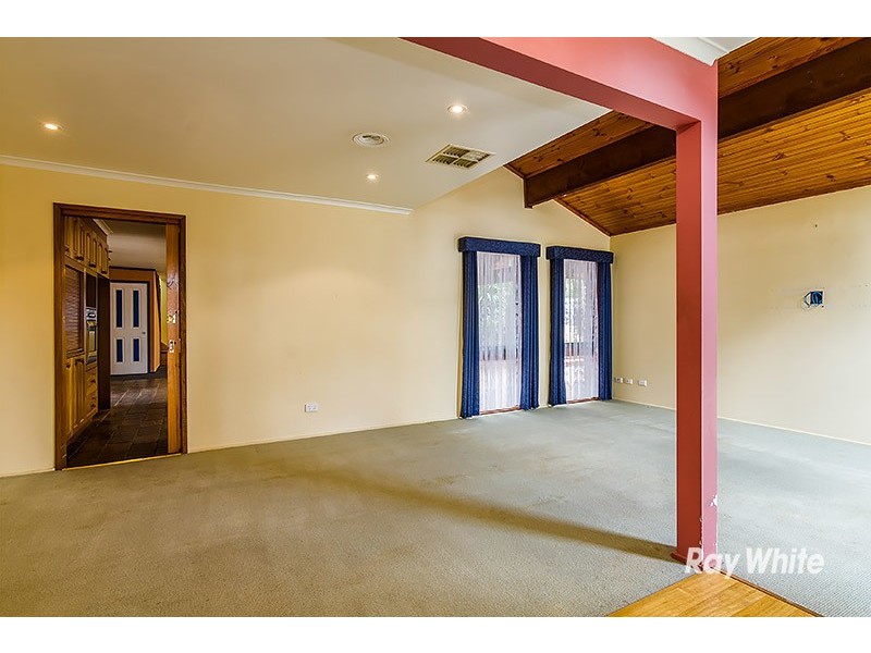 6 Rimfire Crescent, Cranbourne VIC 3977