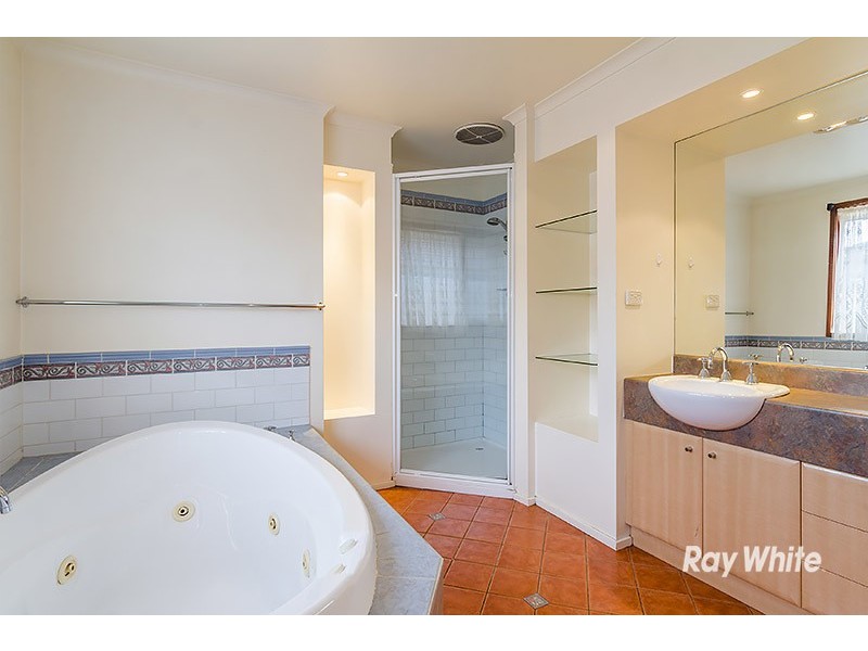 6 Rimfire Crescent, Cranbourne VIC 3977