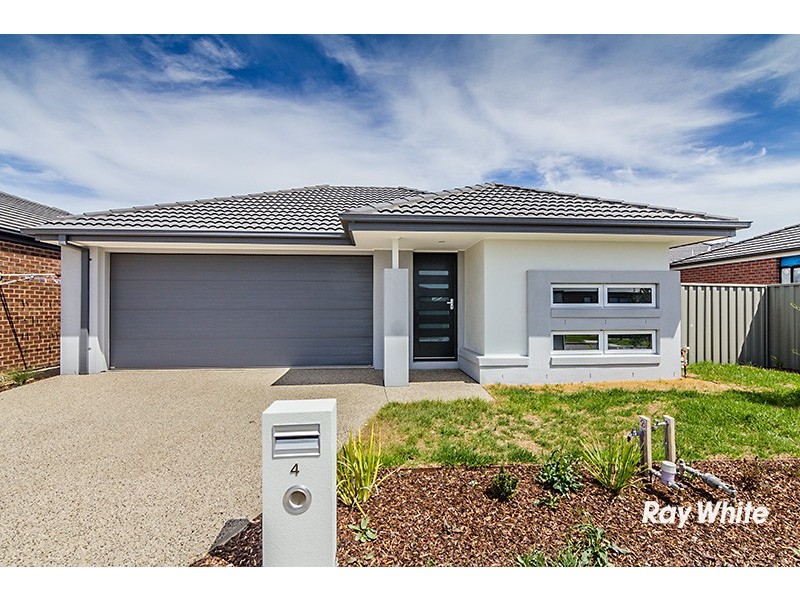 4 Stark Circuit, Cranbourne East VIC 3977