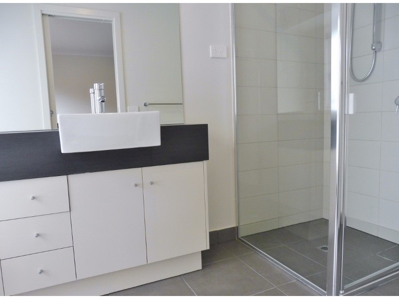 4 Stark Circuit, Cranbourne East VIC 3977