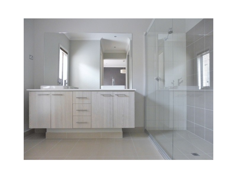 12 Red Maple Drive, Cranbourne West VIC 3977