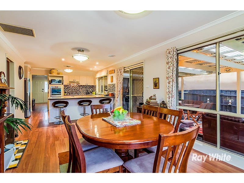 44 Stephellen Way, Cranbourne West VIC 3977