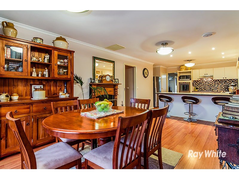 44 Stephellen Way, Cranbourne West VIC 3977