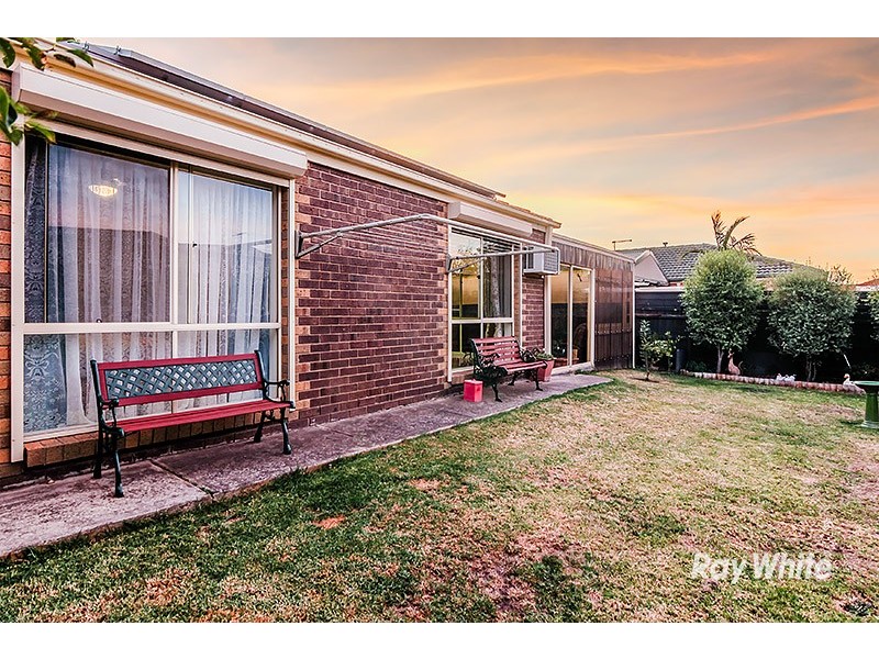 44 Stephellen Way, Cranbourne West VIC 3977