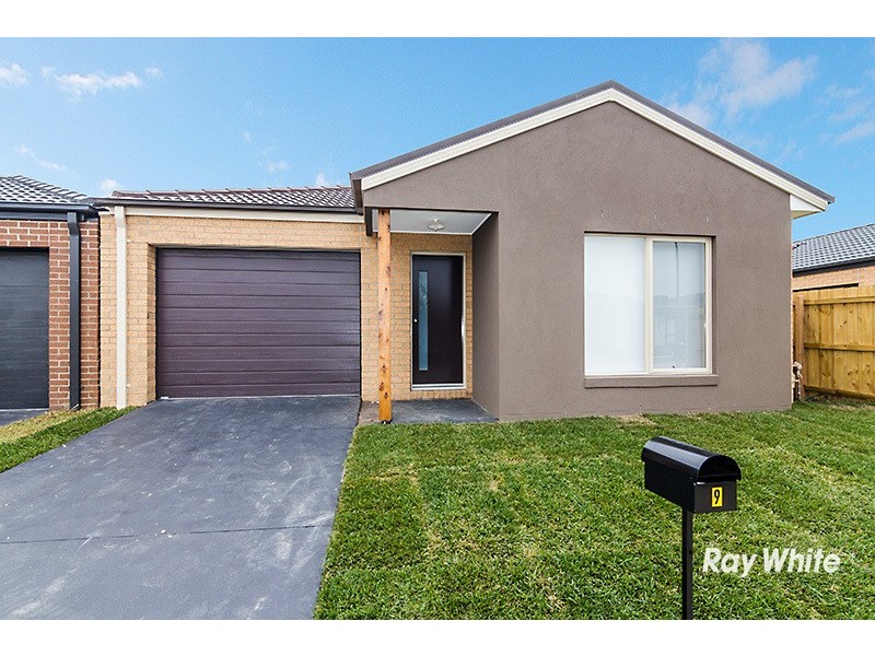 9 Banjo Circuit, Lynbrook VIC 3975