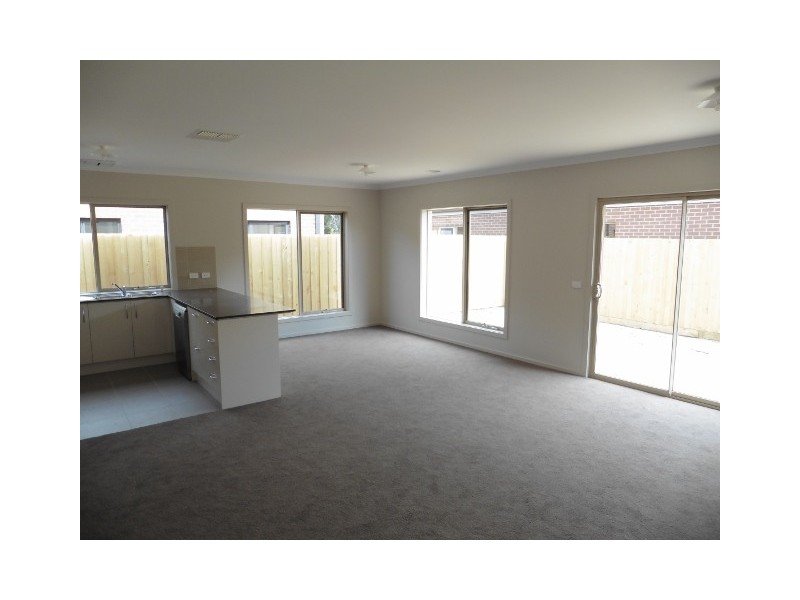9 Banjo Circuit, Lynbrook VIC 3975