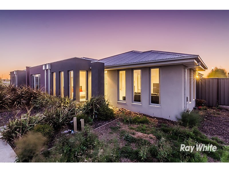 13 Nokota Lane, Clyde North VIC 3978